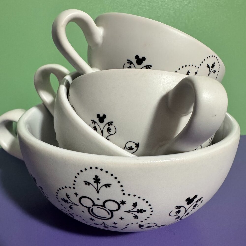 Disney MIckey Gourmet Ceramic Measuring Cups Complete set of 4